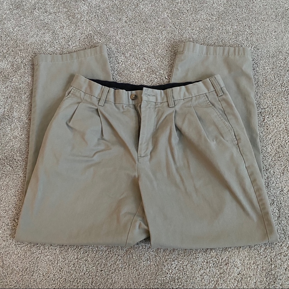 Men’s Croft & Barrow khaki slacks/pants/trousers